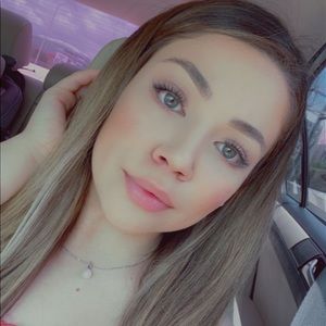 Meet your Posher, Paola